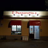 Il Panzerotto E Outside