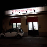 Il Panzerotto E Outside