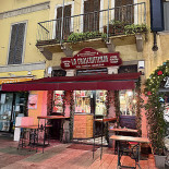 La Prosciutteria Outside