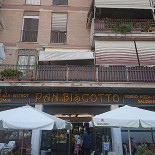 Pan Biscotto Exterior