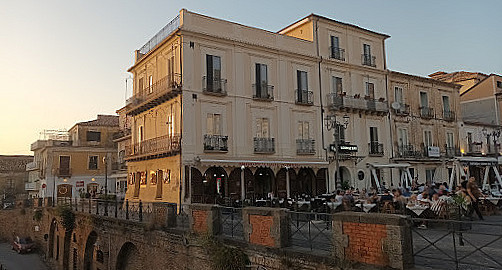Le Castellane Extérieur