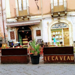 Le Caveau Exterior