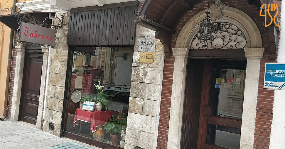 La Taberna Exterior
