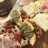 Prosciutteria Cantina Dei Papi Trevi Essen
