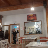 E Io Pago! À l'intérieur