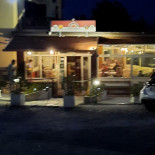 E Io Pago! Exterior