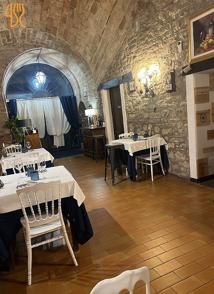 Conte Fabiani E Osteria Nonna Eleonora À l'intérieur