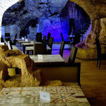 The Cave Dentro