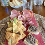 Bianco Rosso E Bollicine Enoteca E Cucina: Aperto Pranzo Aperitivo E Cena Nourriture
