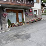 Pizzeria La Pizzoteca Exterior