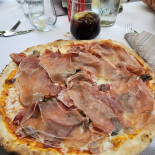 Villa Eire Con Pizza Essen
