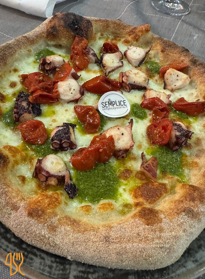 Semplice La Buona Pizza, Fatta A Mano Comida