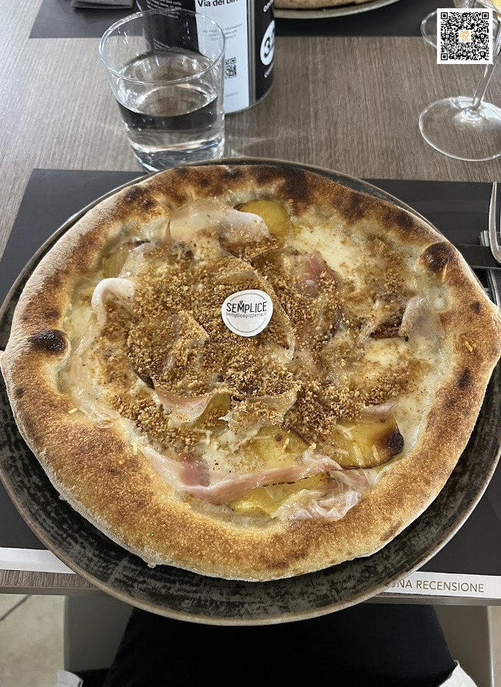Semplice La Buona Pizza, Fatta A Mano Comida