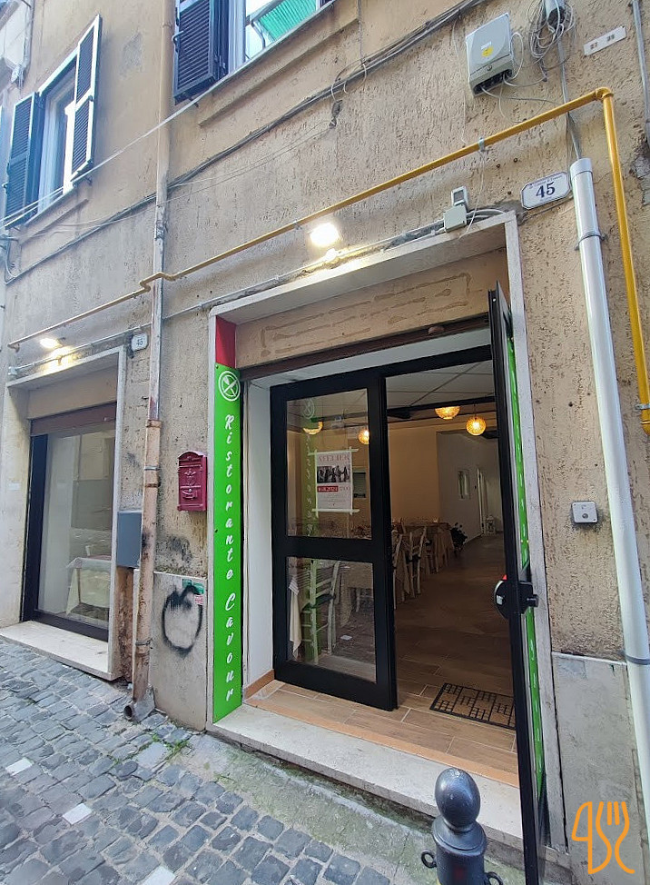 Cavour Exterior