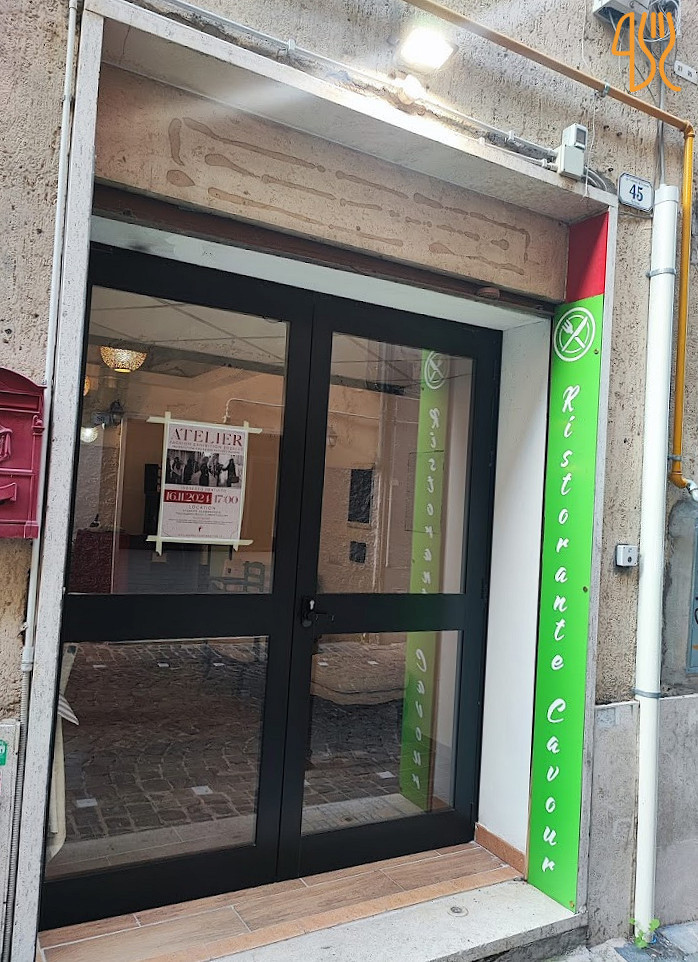 Cavour Exterior