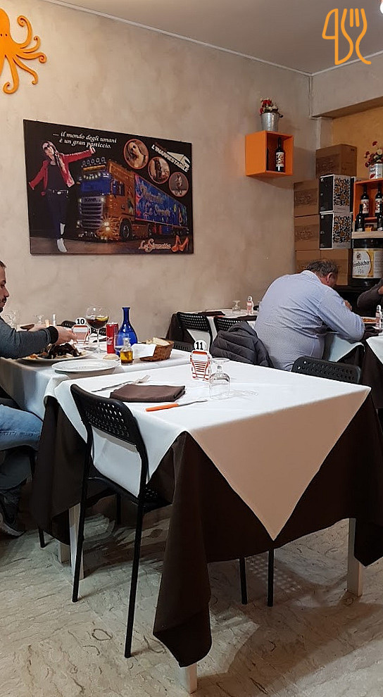 'a Camionista Di Passaggio À l'intérieur