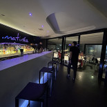 Matinée Cocktail Bar Restaurant Dentro