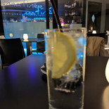Matinée Cocktail Bar Restaurant Dentro