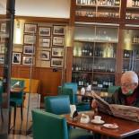 Al Bàcar À l'intérieur