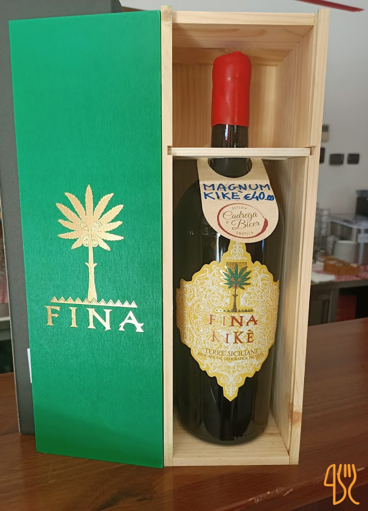 Cadrega E Bicer Carte