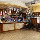 Al Caron À l'intérieur