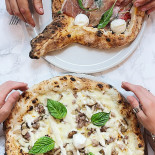 Pizzeria Antonio E Manu Quarto Nourriture