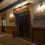 Maneba Industries À l'intérieur