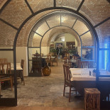 Gusti Lucani Extérieur