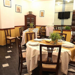 Il Posto Inside