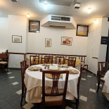 Il Posto Inside