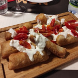 Nom Nom Pizza And Burger House Moncalieri Nourriture