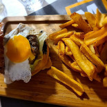 Nom Nom Pizza And Burger House Moncalieri Nourriture