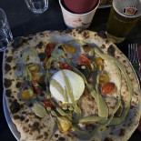 Nom Nom Pizza And Burger House Moncalieri Nourriture