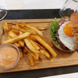 Nom Nom Pizza And Burger House Moncalieri Nourriture