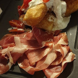 Nom Nom Pizza And Burger House Moncalieri Nourriture