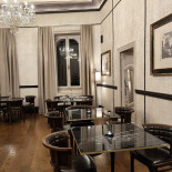 Collins' À l'intérieur
