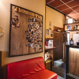 Thomson Pub Dentro