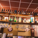 Thomson Pub Innen