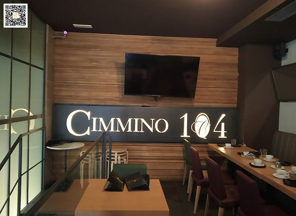 Cimmino 104 À l'intérieur