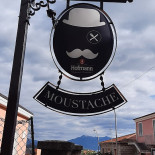 Moustache Extérieur