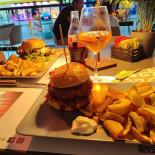 New Qube Hamburgeria Pizzeria Innen