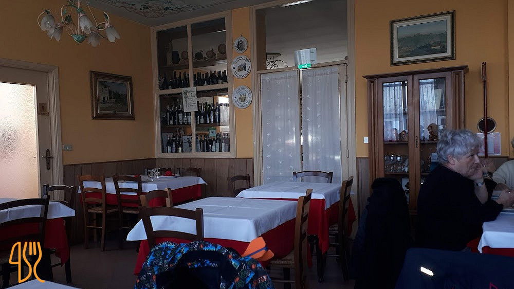 Chicco Di Caffè Asti À l'intérieur