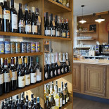La Nuova Drogheria Cassinasco À l'intérieur