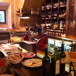 Enoteca Properzio À l'intérieur