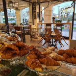 New Chrissy Cafe Innen