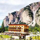 Rifugio Pederu Exterior
