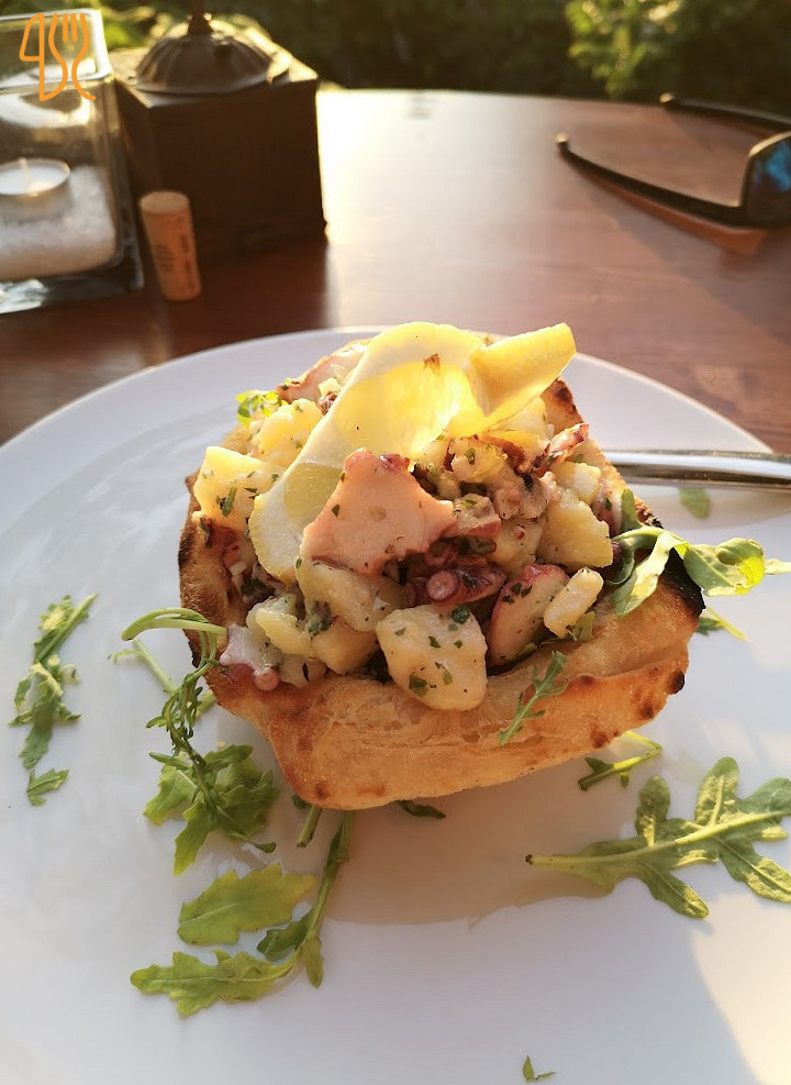 Montecorvo Comida
