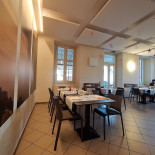 Al Batel À l'intérieur