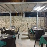 Kalispera À l'intérieur