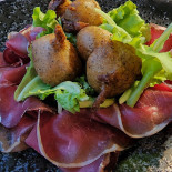 Villa Giade Comida